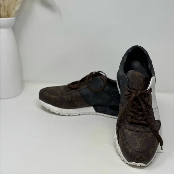 💯 Authentic LOUIS VUITTON Run Away Sneakers Monogram Size (6 Men) Multi Colors - Picture 3 of 8